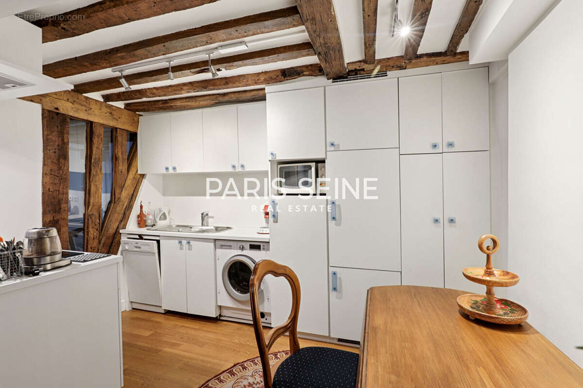 Appartement à PARIS-1E