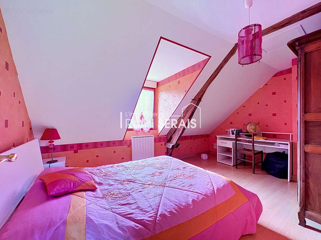 Maison à AMBRIERES-LES-VALLEES