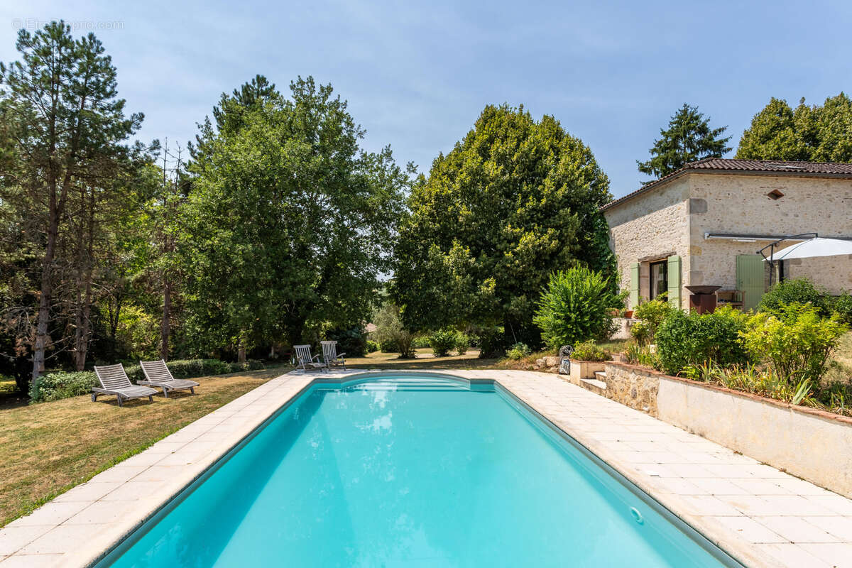 Maison de campagne avec piscine et grange - photo 8