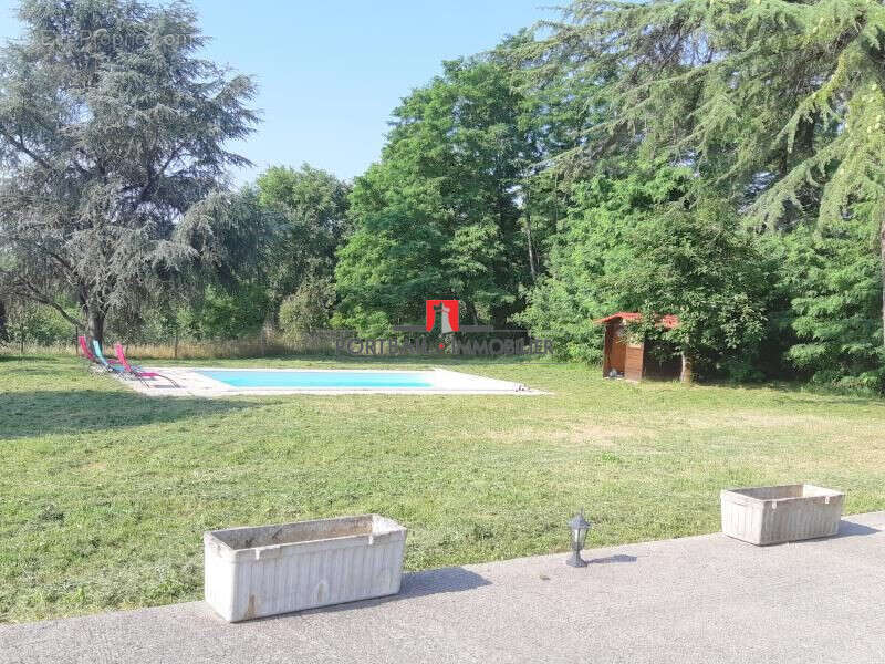 Maison 243 m² à Saint-Andre-De-Cubzac  - photo 2