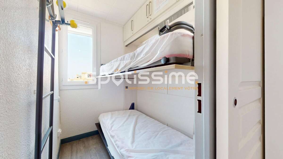 Studio cabine 4 couchages, loggia et parking - Vue Bateaux - photo 6