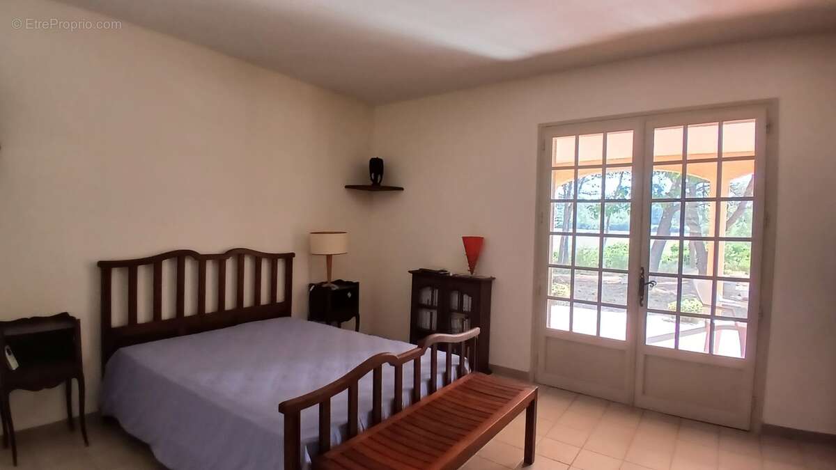 Villa unique de 220 m² habitables sur un terrain de 11651 m² - photo 23