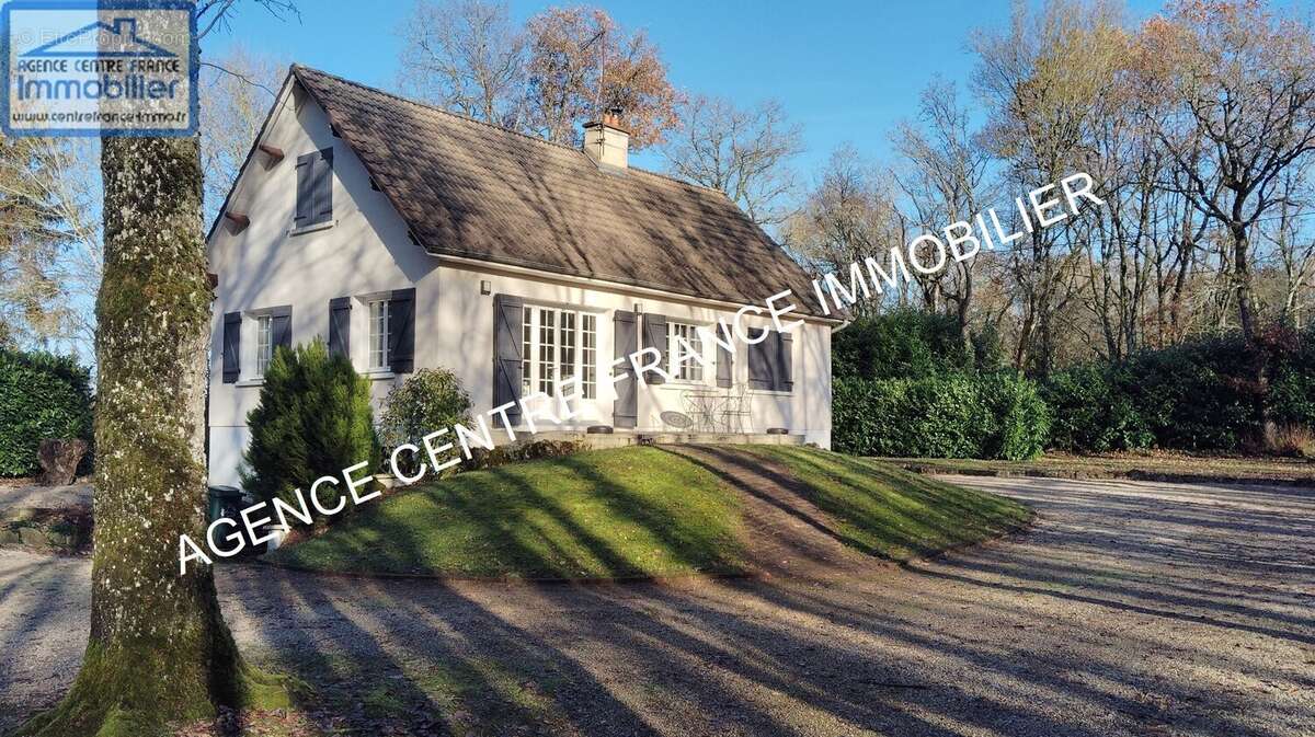 Maison à PLAIMPIED-GIVAUDINS