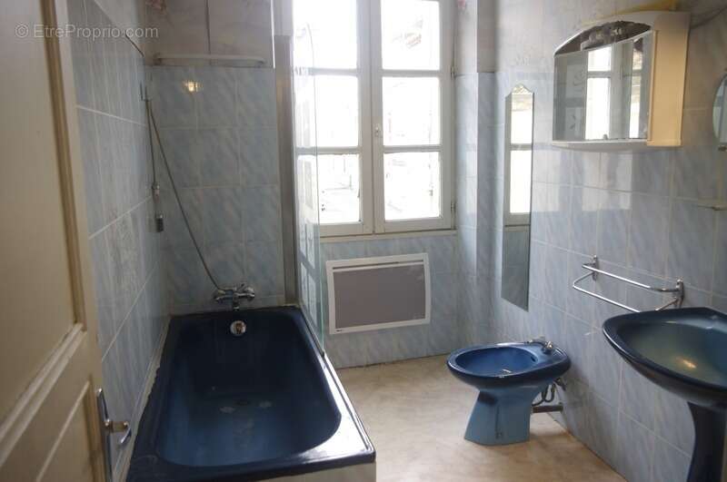 Gondrin, maison en pierre  avec cour comprenant deux logements de 5 et 6 pieces - photo 17