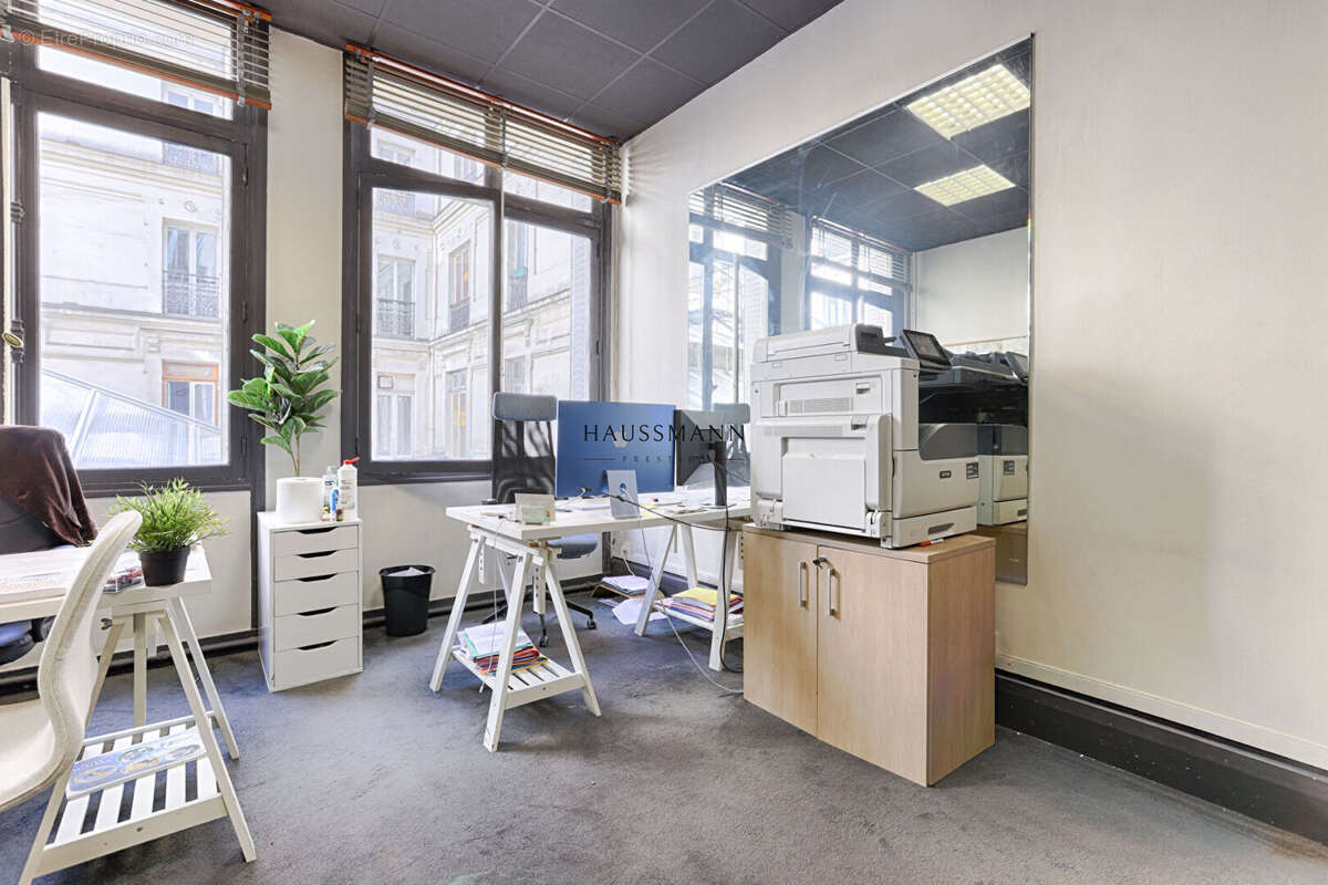 Commerce à PARIS-8E