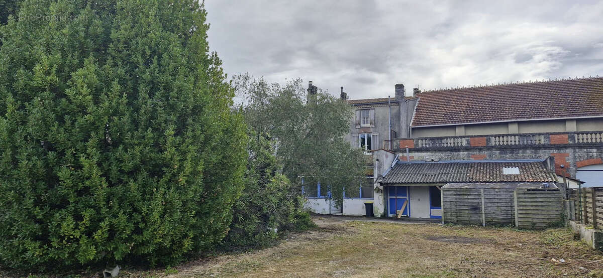 Maison à MORTAGNE-SUR-GIRONDE
