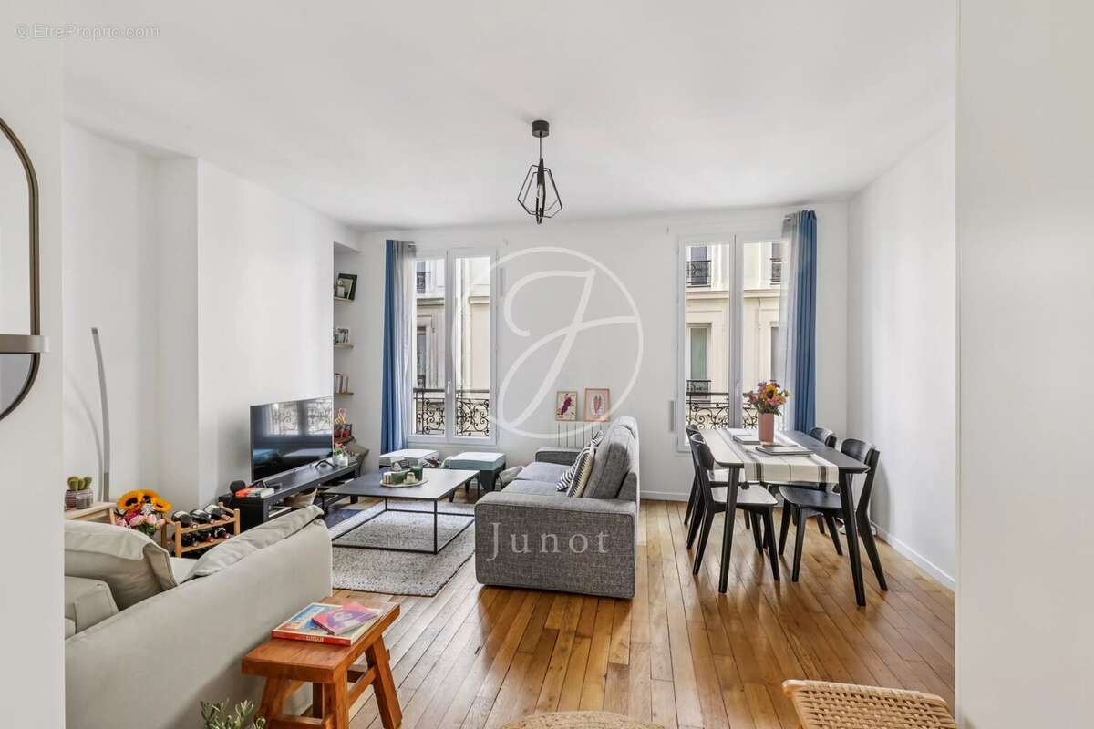 Appartement à PARIS-16E