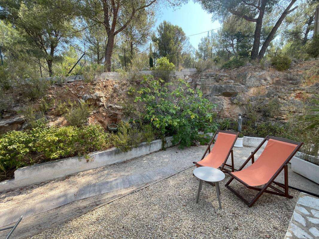 A vendre bandol 83150 villa 5 pieces 2500 m2 de terrain piscine maison d amis - photo 17