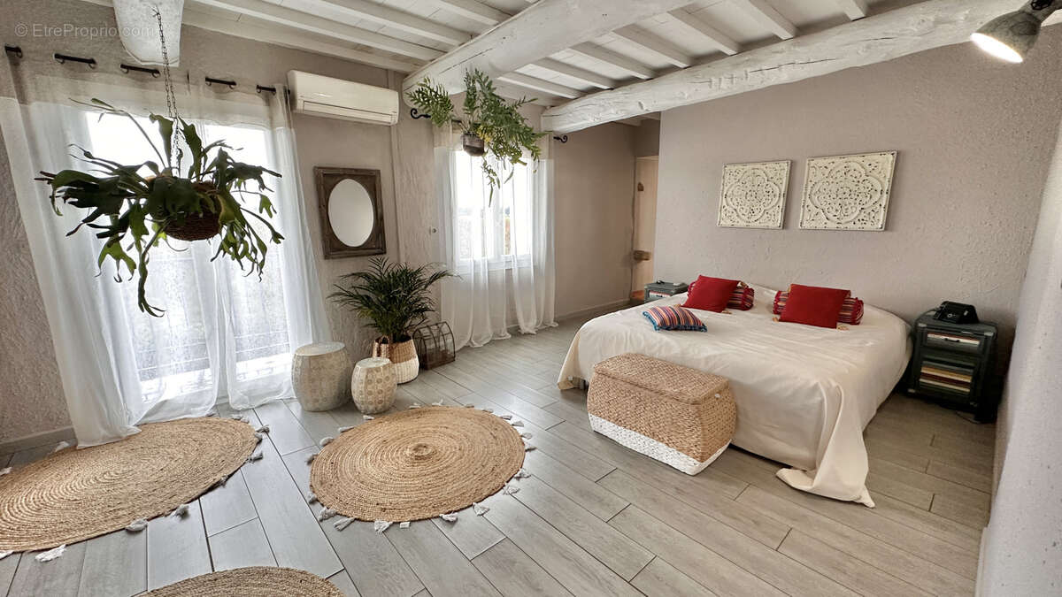 Maison à SAINT-GENIS-DES-FONTAINES