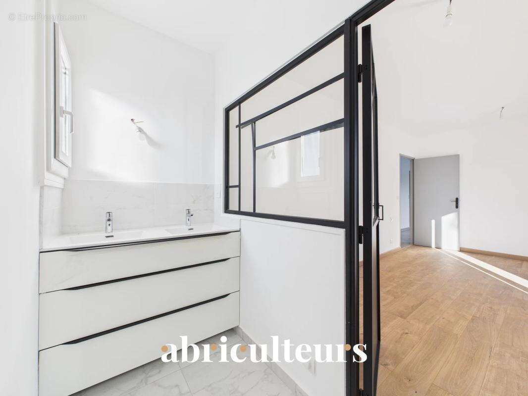 Belle maison T4 avec possibilité d'aménagement, terrasses et jardin à Eguilles (13510) - photo 12