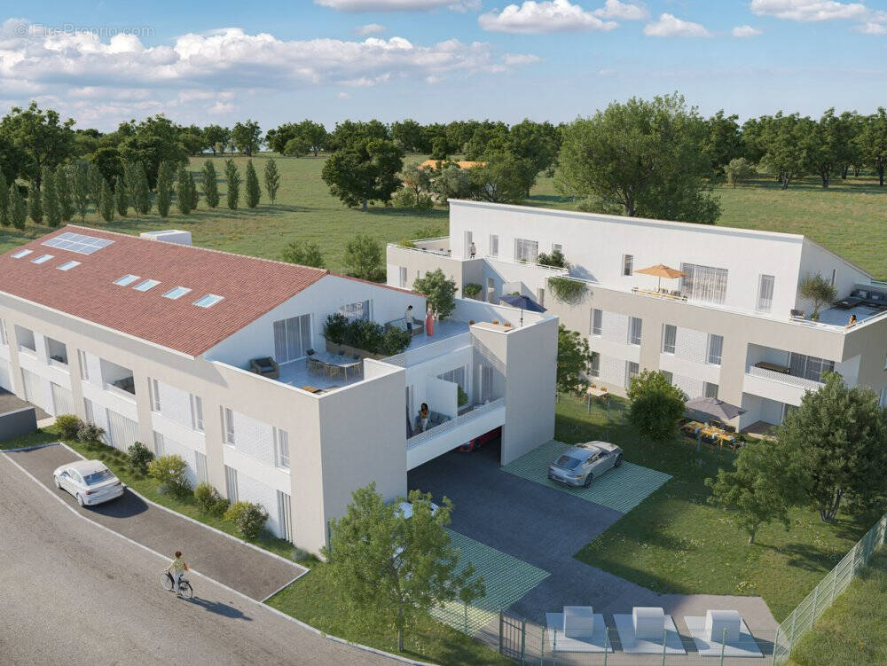 Appartement à PINS-JUSTARET