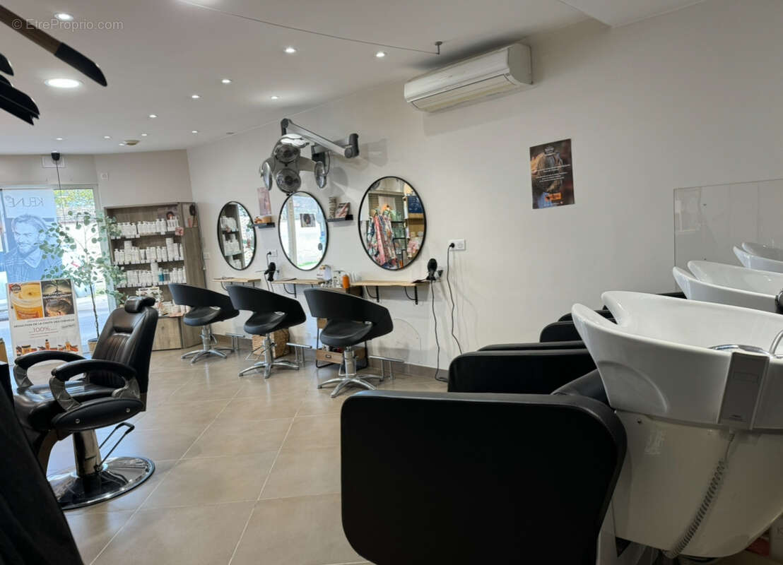 Commerce à THORIGNY-SUR-OREUSE