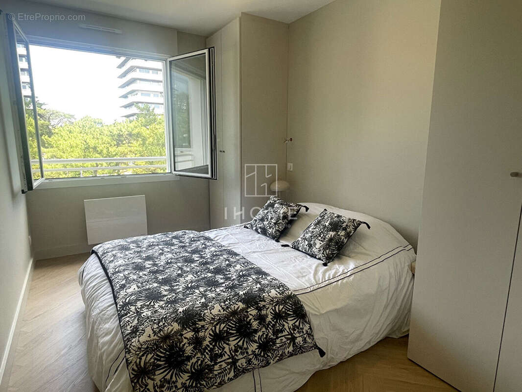 Appartement face mer - parking privé - cave - 5' à pied av de Gaulle. - photo 10