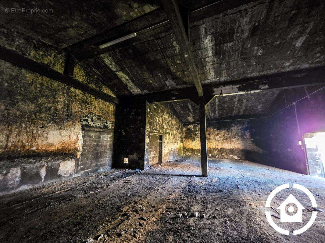 Commerce à ANGEAC-CHAMPAGNE