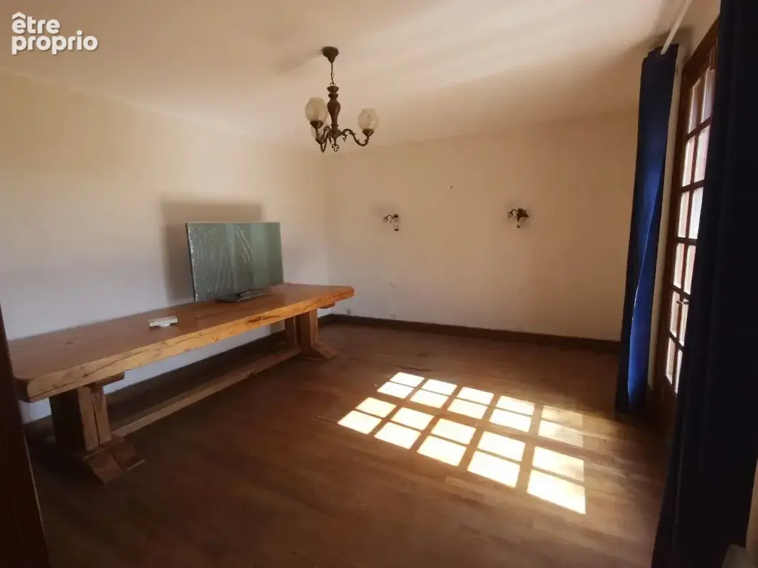 À Vendre : Maison Familiale avec Grand Terrain Attenant - photo 4