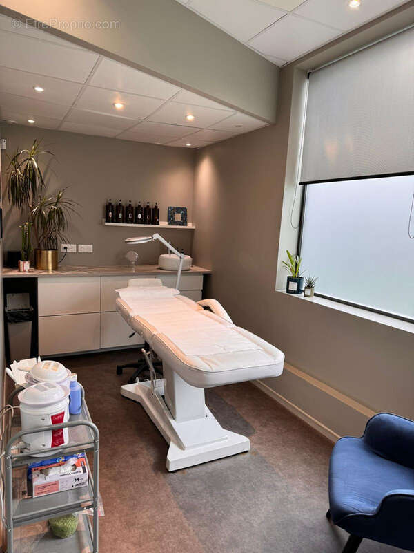 Commerce à ASNIERES-SUR-SEINE