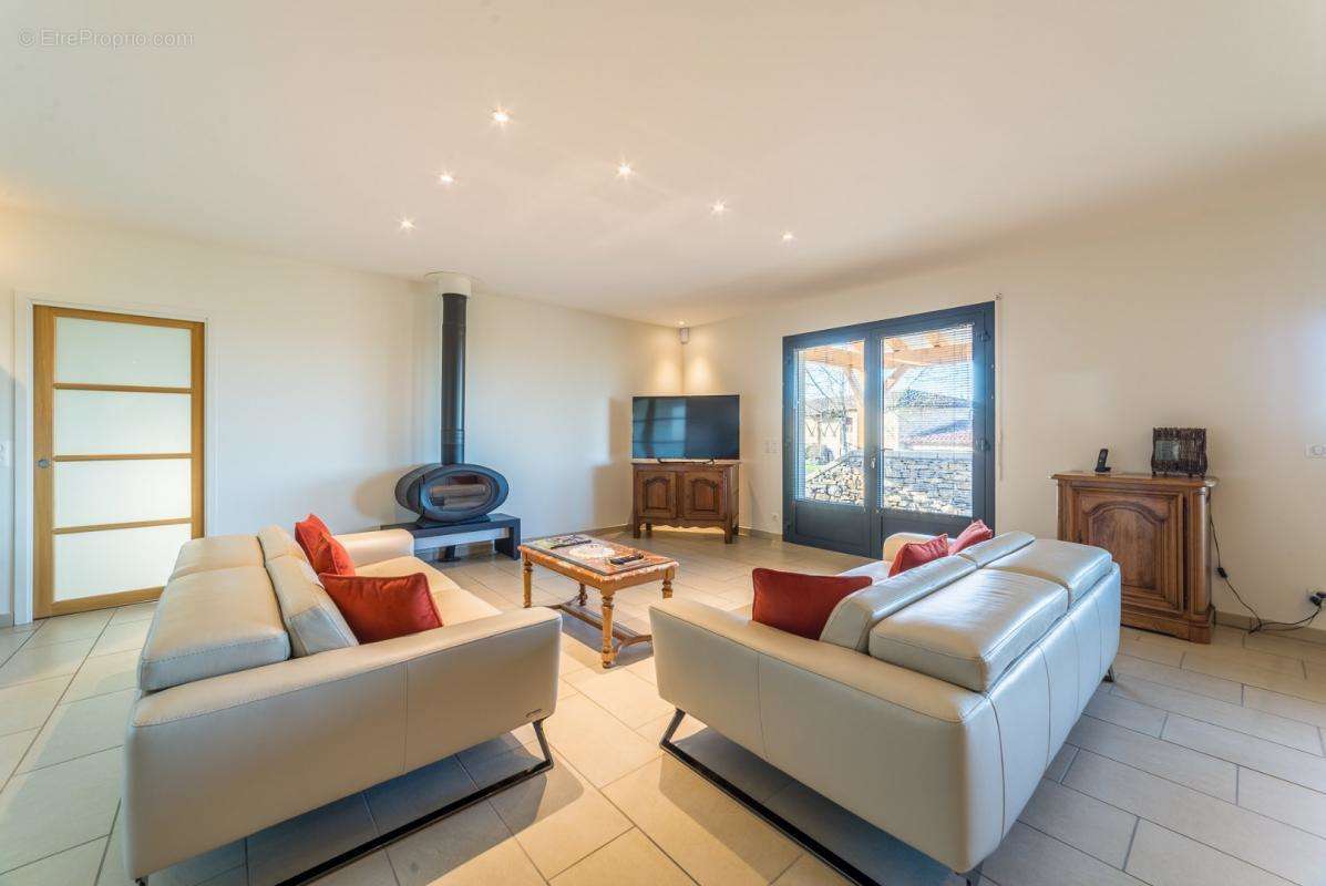 Maison à LENTILLAC-SAINT-BLAISE