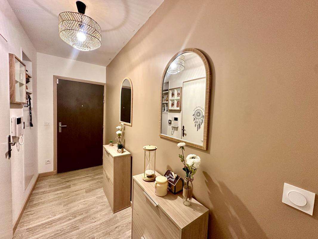 Appartement à VAUJOURS