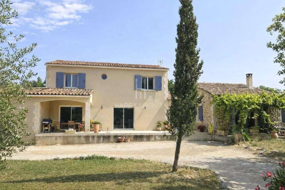 Maison à EYRAGUES