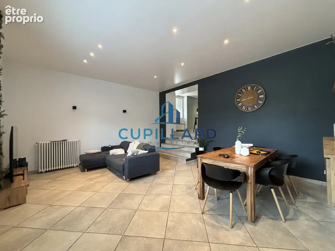 Maison entierement renovee - briennon proche port - photo 3