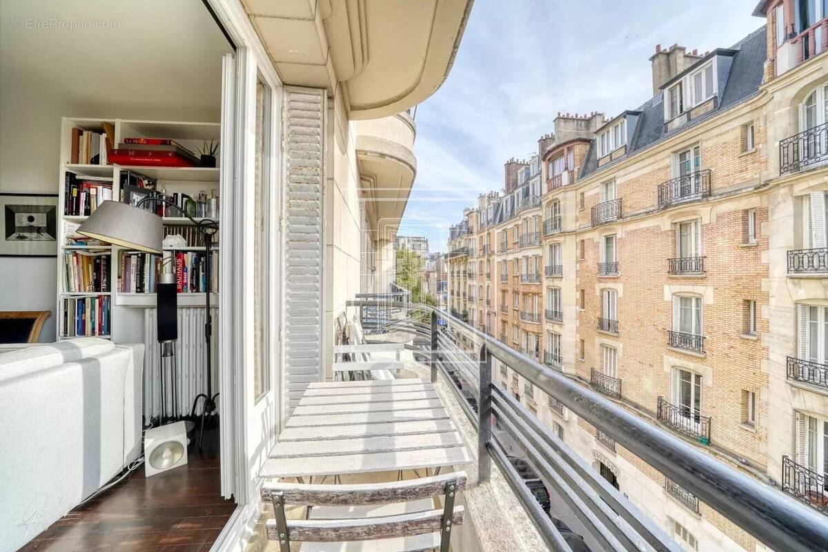 Appartement à PARIS-16E