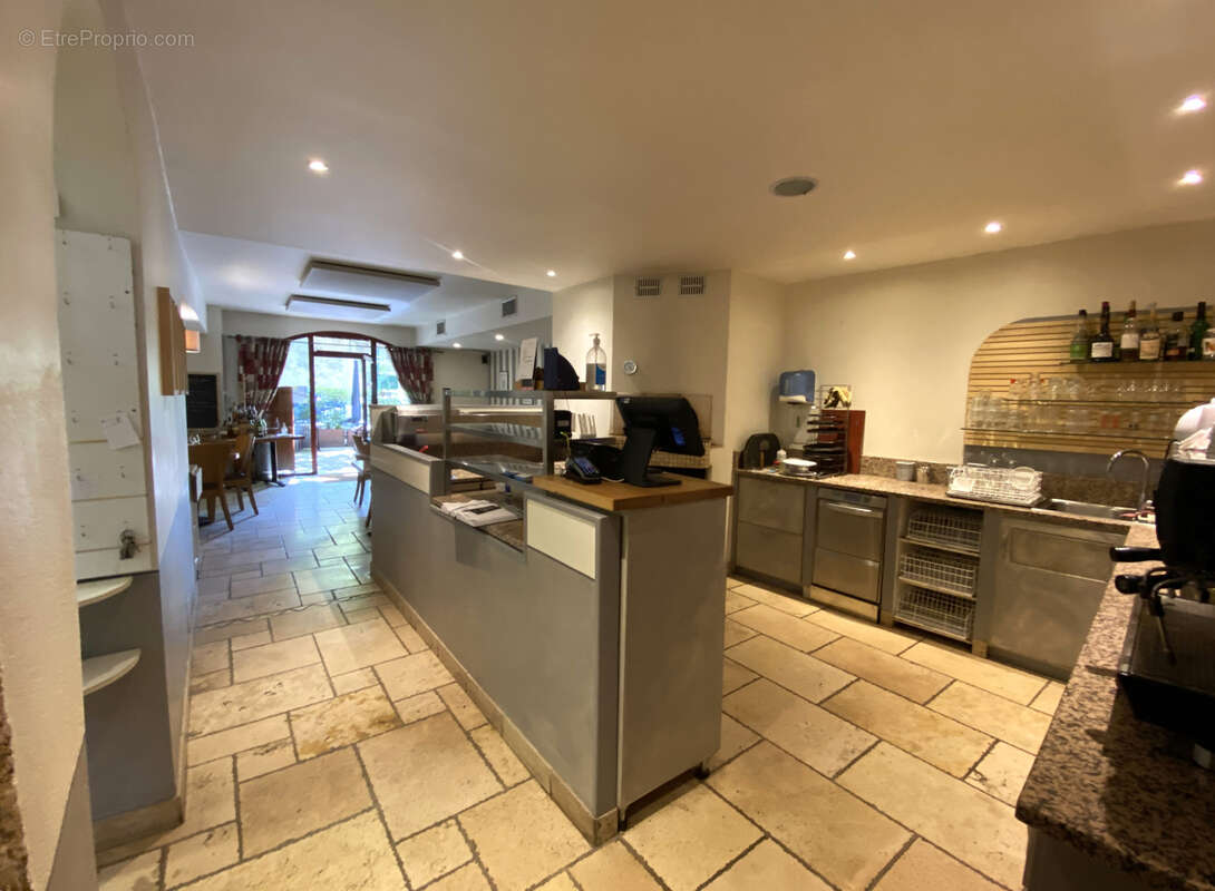 Commerce à SAINTE-CECILE-LES-VIGNES