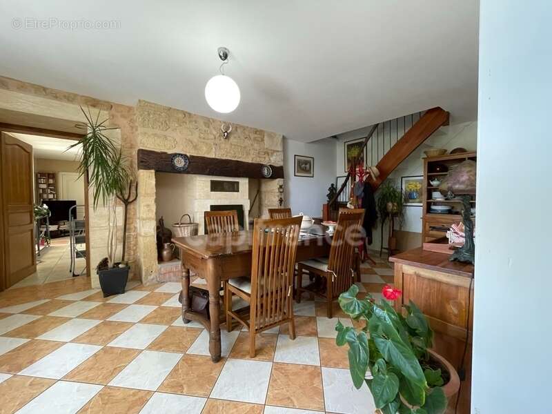 Dpt Dordogne (24), à vendre  maison P8 de 292,68 m² - Terrain de 1 777,00 m² - photo 17
