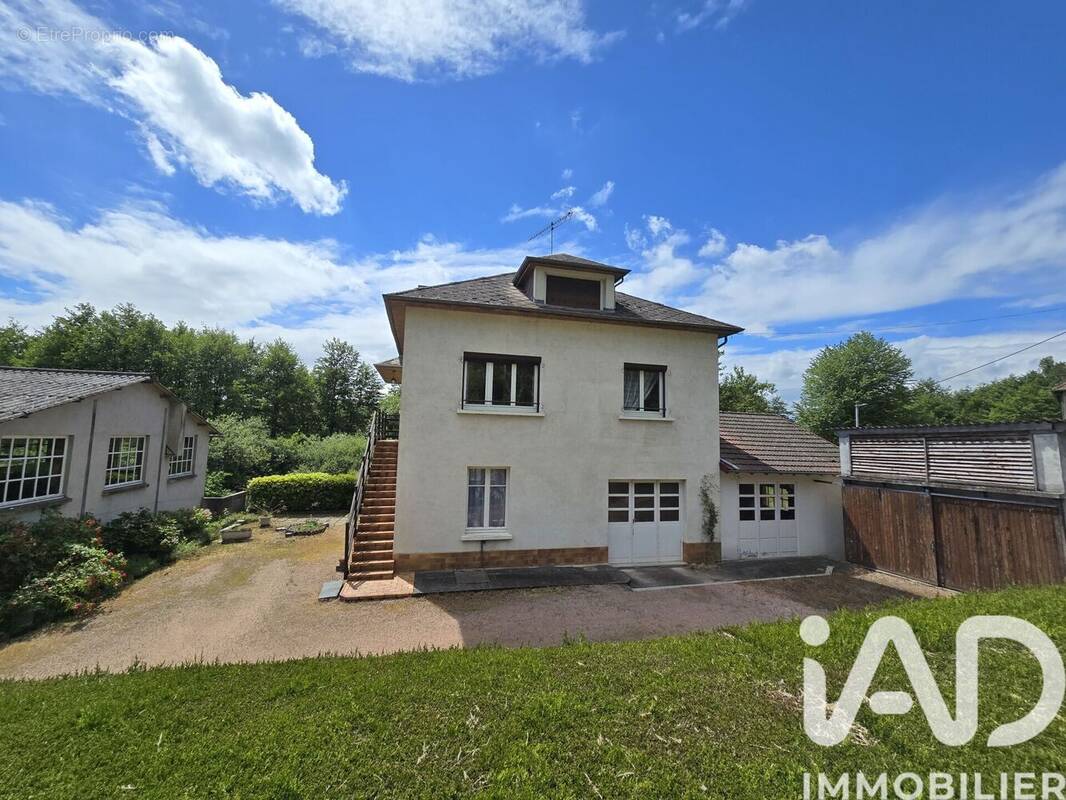 Photo 1 - Maison à LE MAYET-DE-MONTAGNE