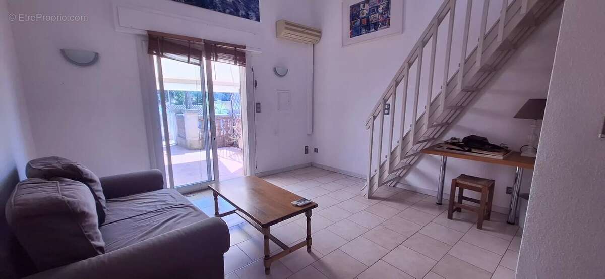 Appartement à VALLAURIS