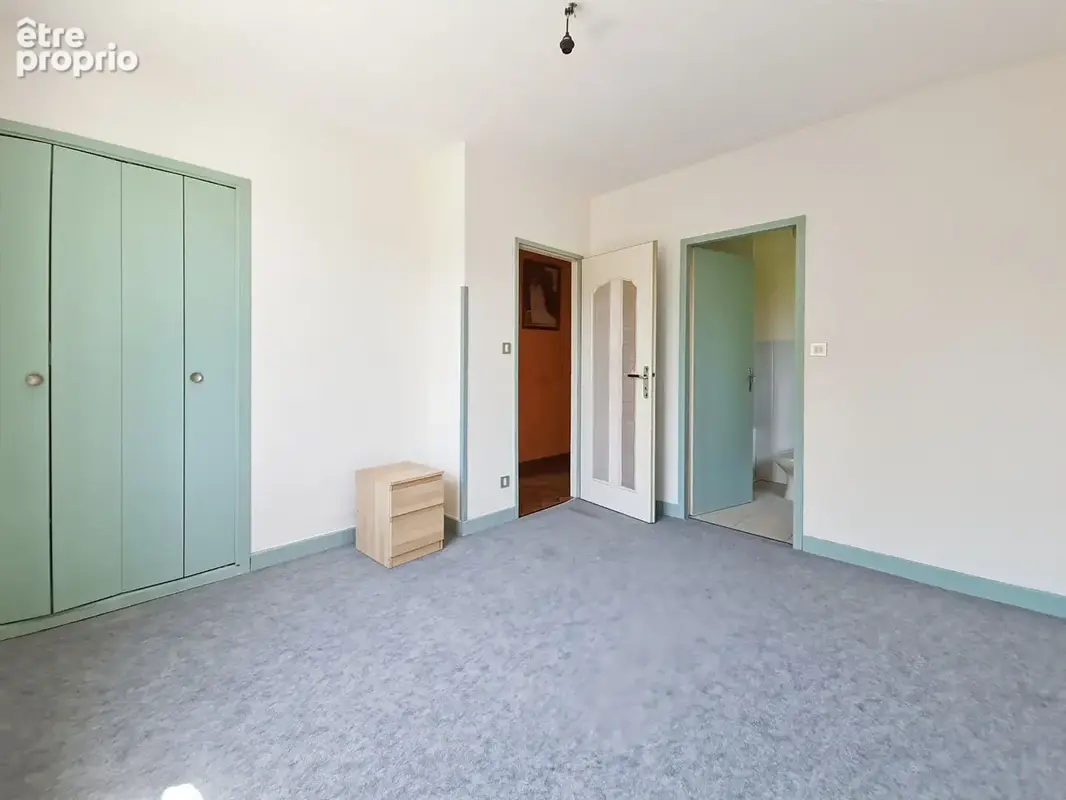 Maison de 5 pieces + 2 logements aménagés au S/sol-garage-Piscine-Terrain - photo 7