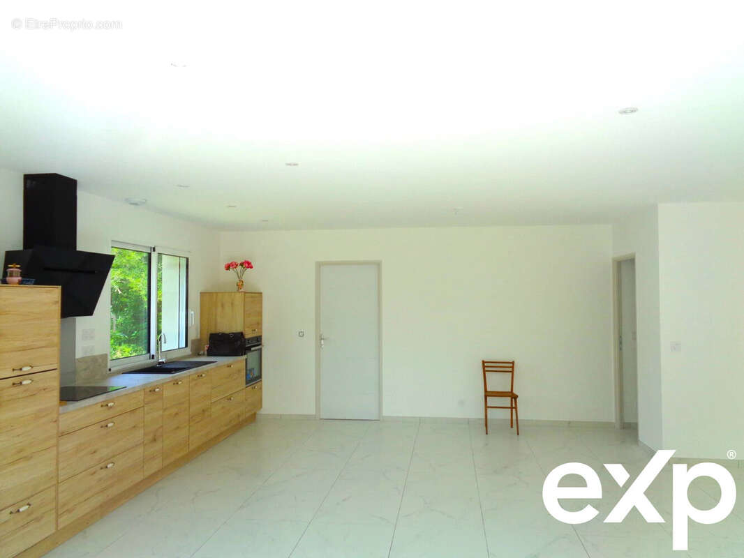 Maison à CHAMPAGNE-ET-FONTAINE