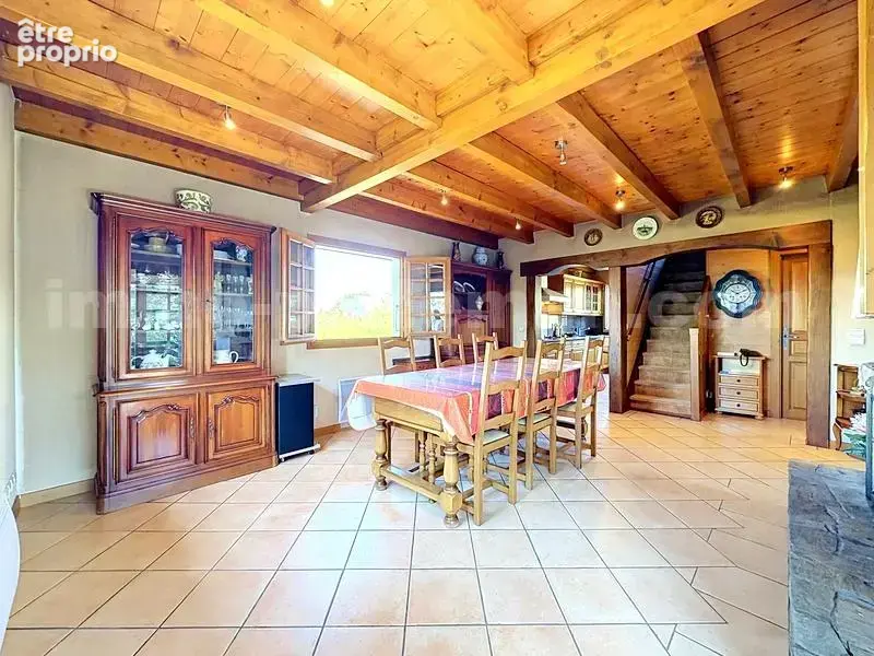 CHALET_FILLINGE_5_PIECES_FRONTIERE_SUISSE_GENEVE_SUPERBE_BEAUX_VOLUMES_CUISINE_SEJOUR_ENTREE_chambre_SEJOUR_ENTREE_CHAMBRE_SALLE_DE_BAINS_EXTERIEUR_TERRAIN_