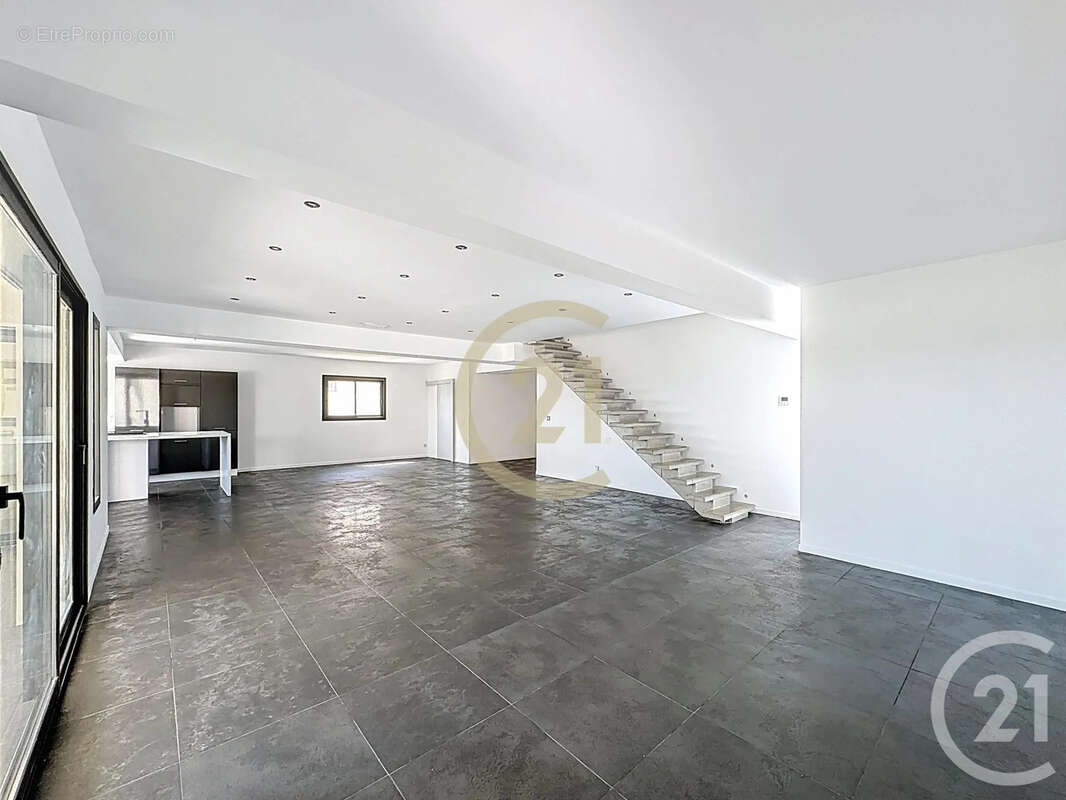 Maison 216 m² à Aramon  - photo 5