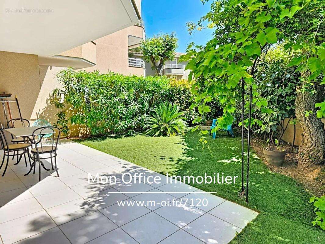 Référence : 7120-les - appartement t3 grand jardin proche centre & plages à cavalaire sur mer - photo 2