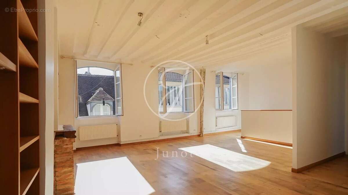 Appartement à PARIS-3E