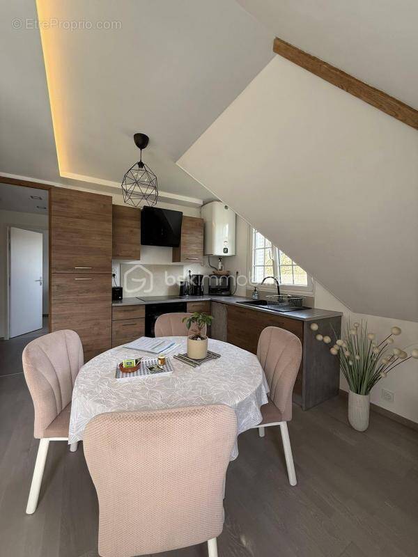 Appartement à MAGNY-LE-DESERT