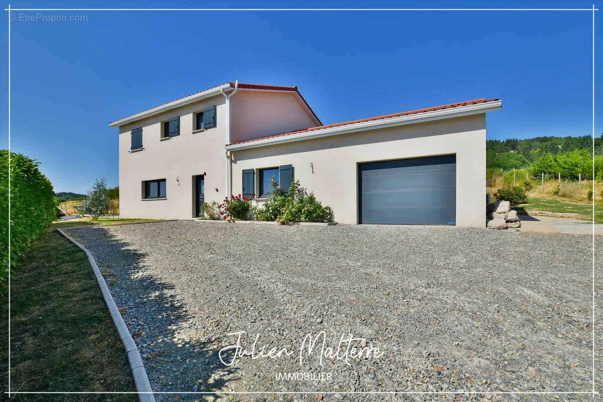 Maison récente de 170 m² sur 2100 m² de terrain préservés, 7 pièces, 5 chambres dont dressing, garage de 85 m² à MAROLS (42) - photo 8