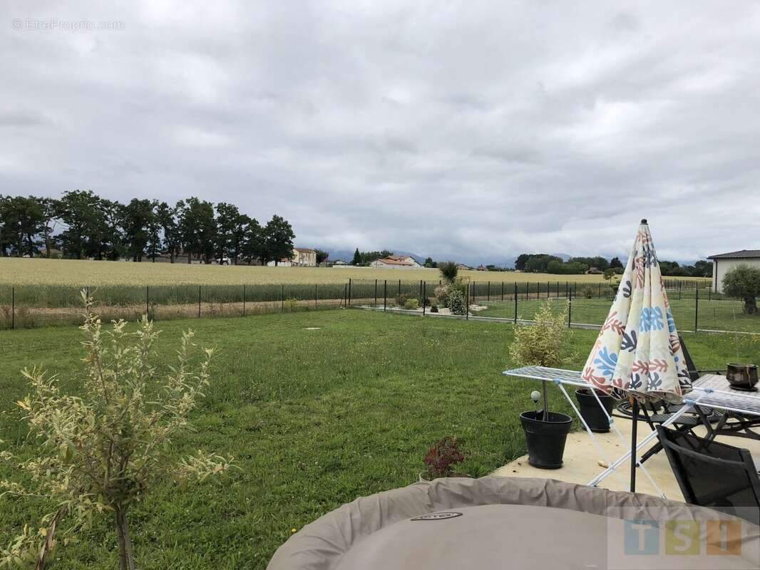Maison de plain-pied récente sur terrain de 1827 m² - photo 3