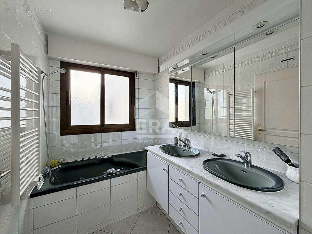 Appartement à LEVALLOIS-PERRET
