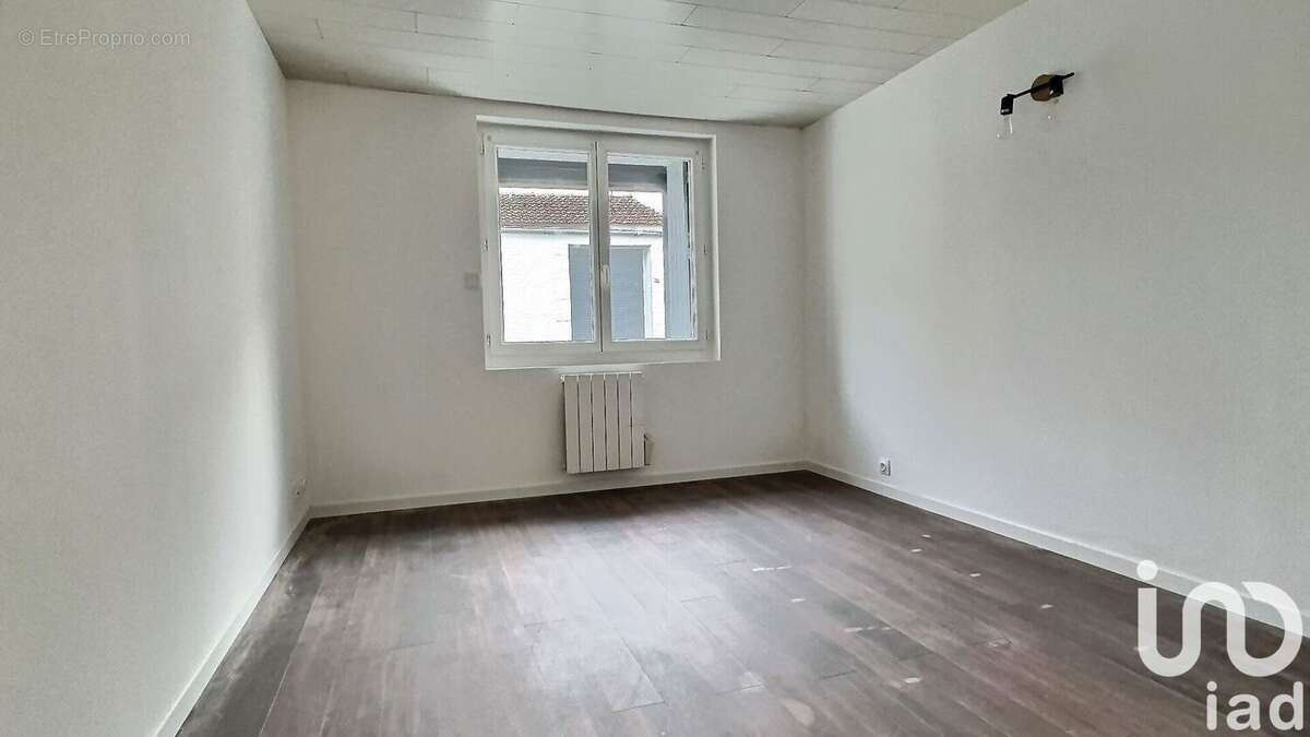 Maison 88 m² à Saint-Laurent-De-La-Pree  - photo 8