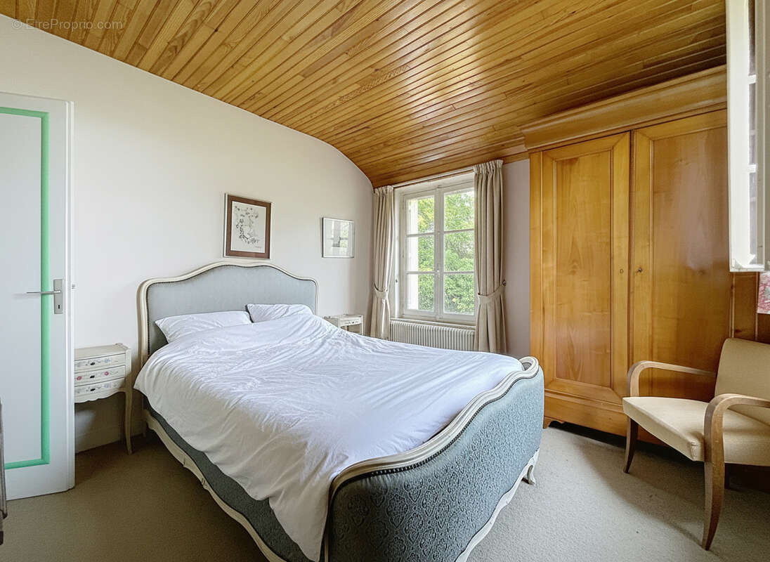 Superbe propriété avec deux maisons de caractère, dépendances et parc arboré de plus de 16 000 m² - photo 17