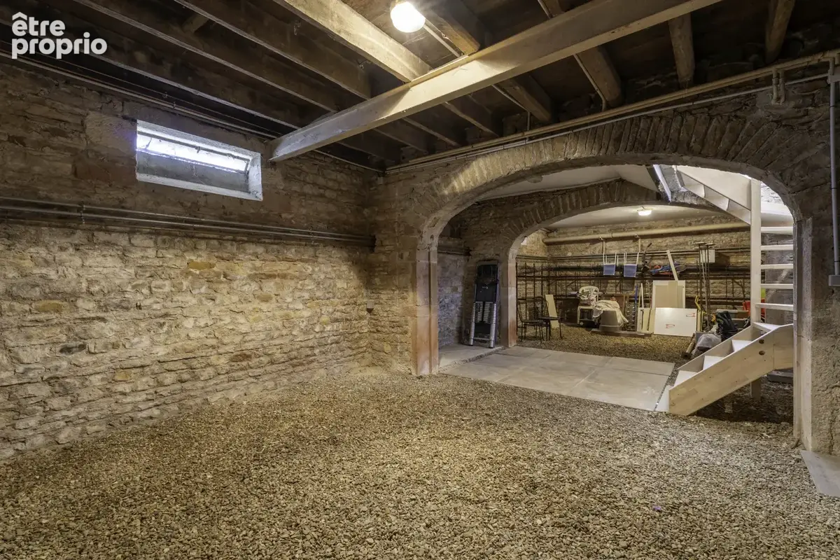 Au cœur de Lachassagne   Élégante maison bourgeoise avec jardin piscinable - secteur sécurisé - photo 19
