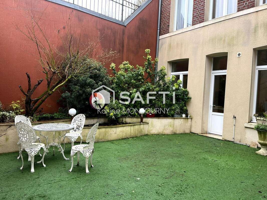 Maison 257 m² à Saint-Quentin  - photo 3