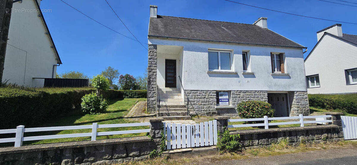 Maison à HUELGOAT