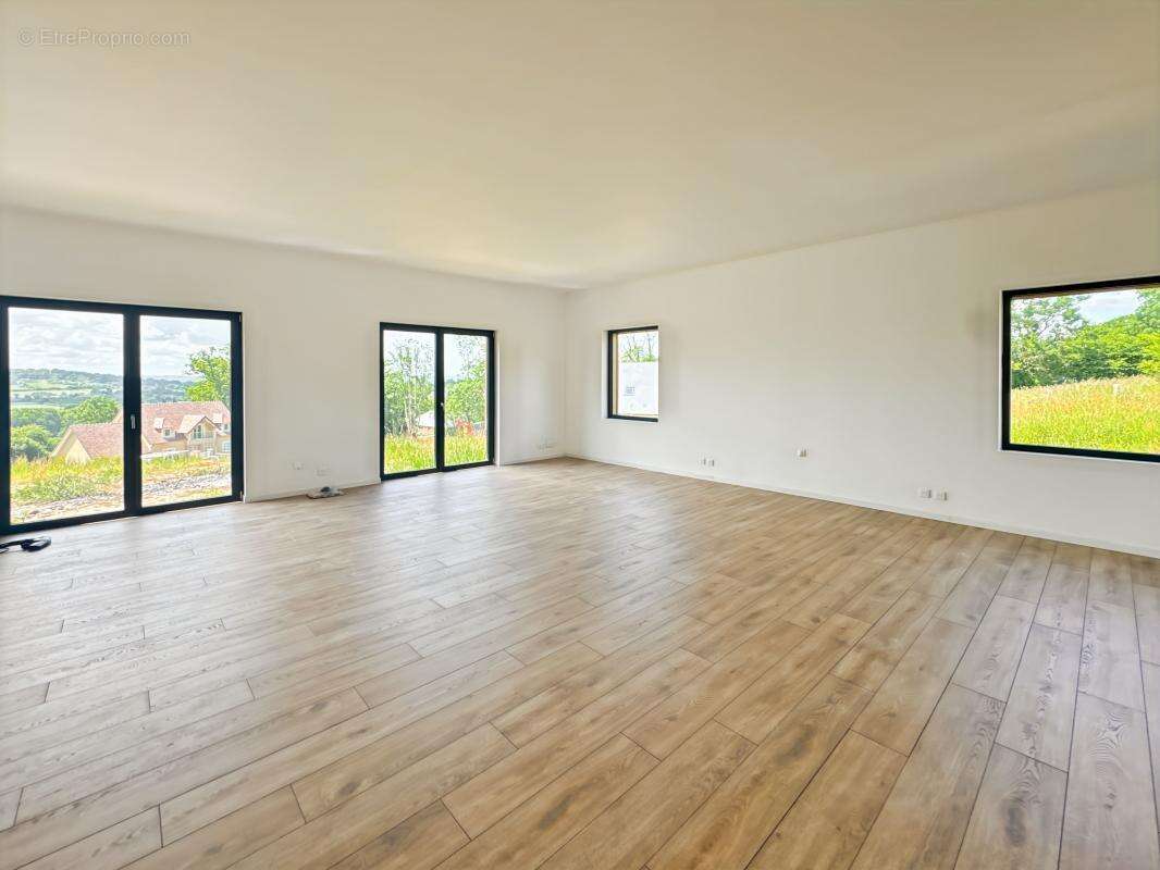 Maison à VIEUX-BOURG