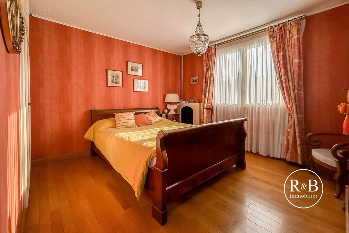 Appartement à LES CLAYES-SOUS-BOIS