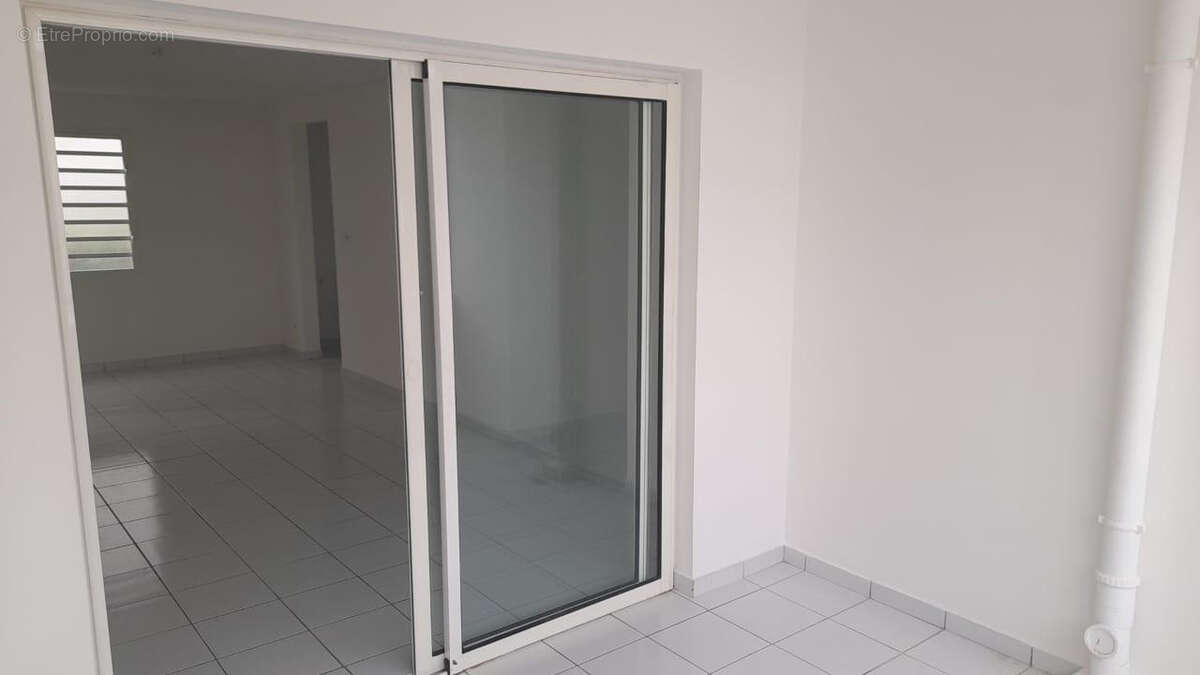 Appartement t3 Secteur Lamentin superficie 61 m2 - photo 5