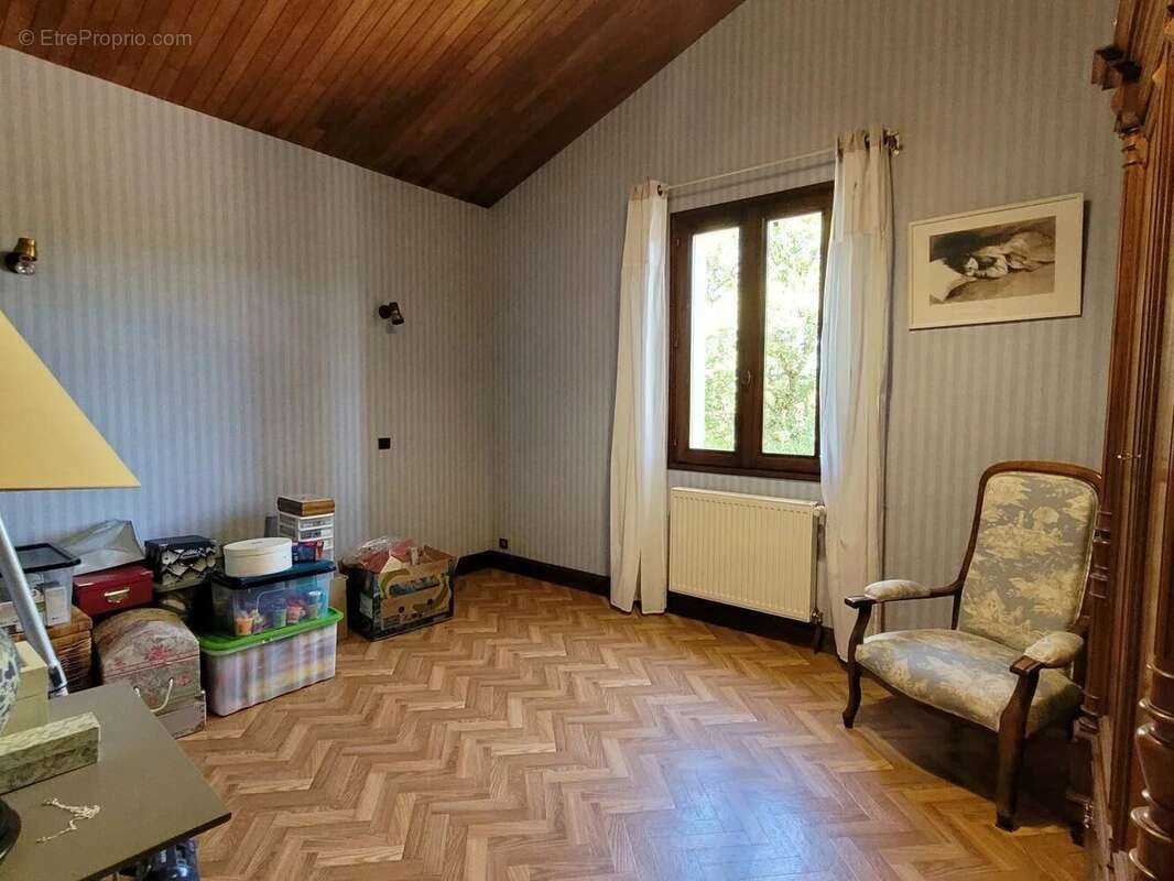 Belle maison familiale, avec piscine, dépendances et terrain de 1.7 ha - photo 11