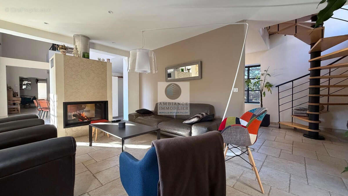 Maison à ETOILE-SUR-RHONE