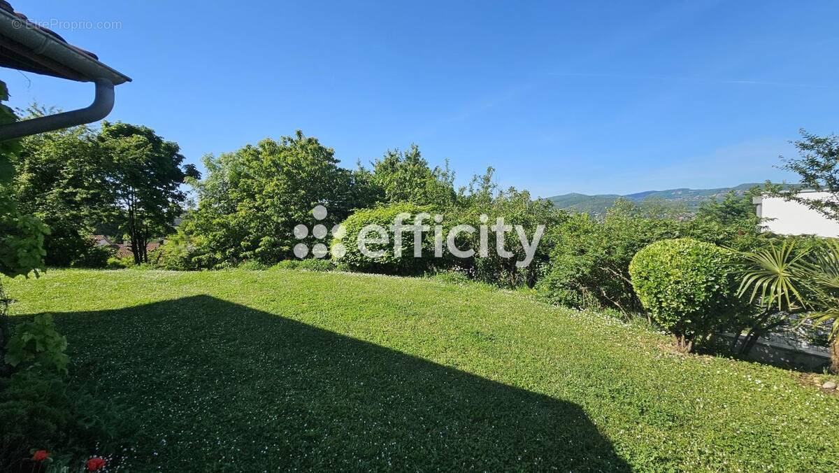 Maison à MONTANAY